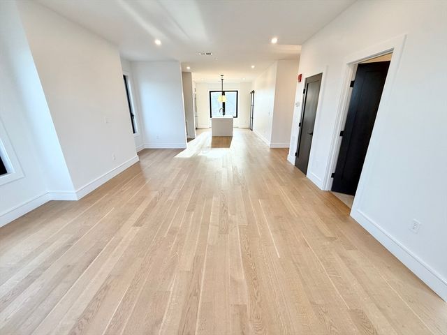 238 Webster St 6, Boston, MA 02128