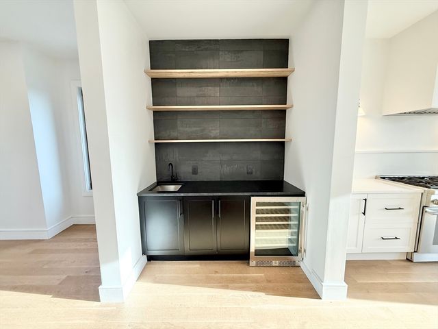 238 Webster St 6, Boston, MA 02128