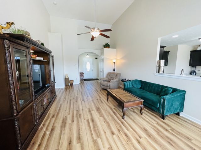 2326 Button Dr, Clarksville, TN 37040