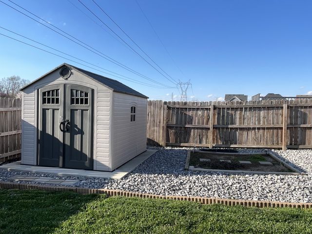 2326 Button Dr, Clarksville, TN 37040