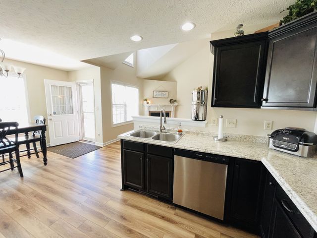2326 Button Dr, Clarksville, TN 37040