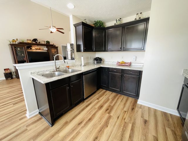 2326 Button Dr, Clarksville, TN 37040