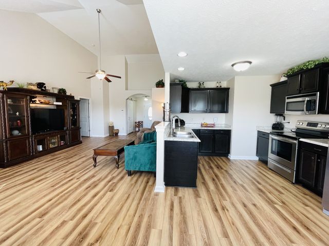 2326 Button Dr, Clarksville, TN 37040