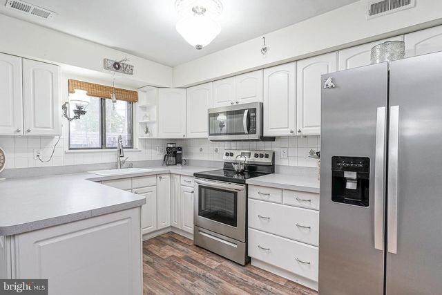 8 SYCAMORE CT, Lumberton, NJ 08048