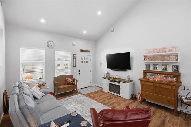 319 E Cedar Drive, Tuttle, OK 73089