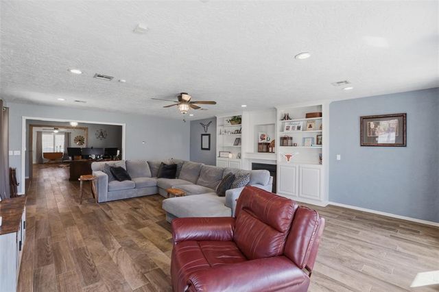 319 E Cedar Drive, Tuttle, OK 73089