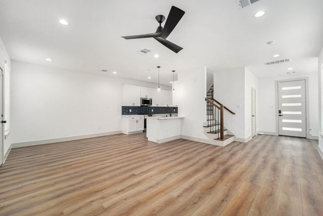 6425 Anderson Road B, Houston, TX 77085