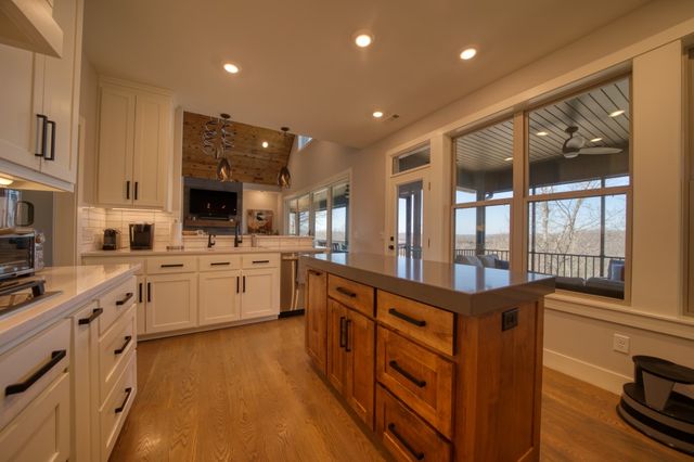 332 Panorama Shores Drive, Eureka Springs, AR 72631