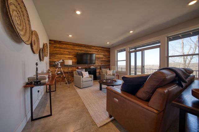 332 Panorama Shores Drive, Eureka Springs, AR 72631