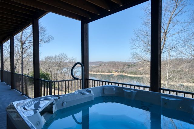 332 Panorama Shores Drive, Eureka Springs, AR 72631