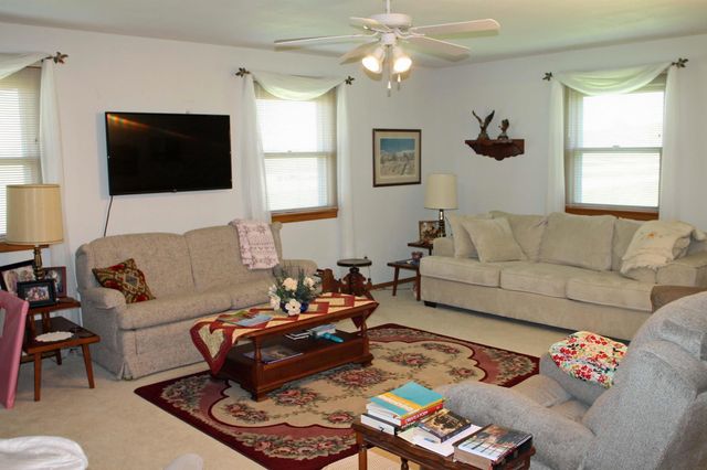2229 Larrabee Avenue, Waverly, IA 50677