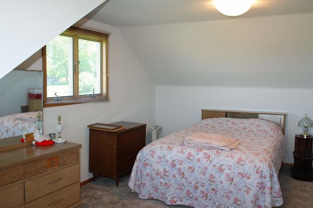 2229 Larrabee Avenue, Waverly, IA 50677