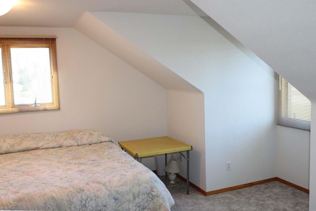 2229 Larrabee Avenue, Waverly, IA 50677