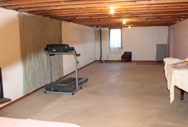 2229 Larrabee Avenue, Waverly, IA 50677