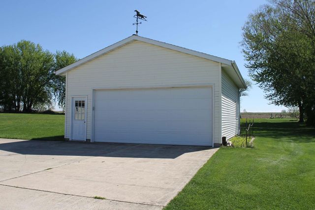 2229 Larrabee Avenue, Waverly, IA 50677