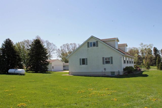 2229 Larrabee Avenue, Waverly, IA 50677