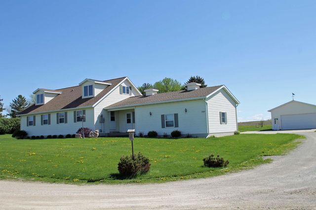 2229 Larrabee Avenue, Waverly, IA 50677