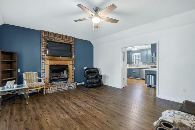 16 Pinecrest, Conway, AR 72032