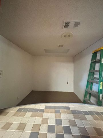 3801 E Berry Street, Fort Worth, TX 76105