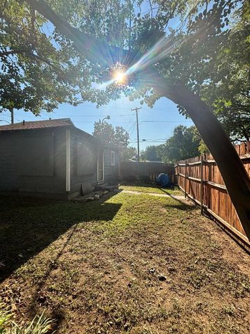3801 E Berry Street, Fort Worth, TX 76105
