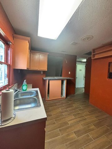 3801 E Berry Street, Fort Worth, TX 76105