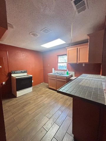 3801 E Berry Street, Fort Worth, TX 76105