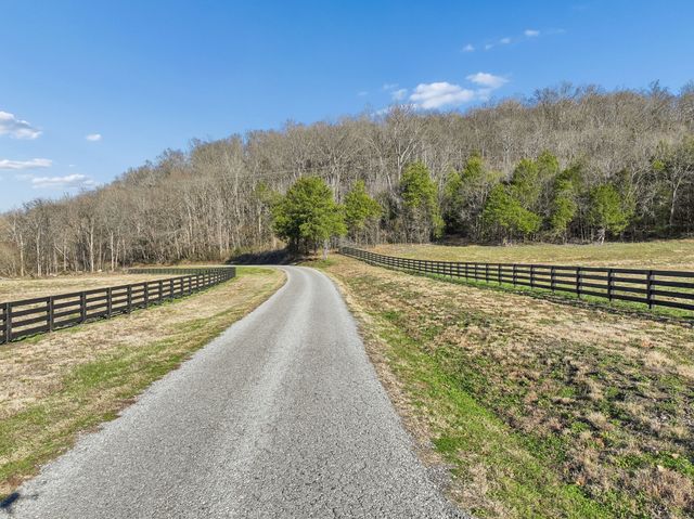 215 Hickman Creek Road S, Hickman, TN 38567