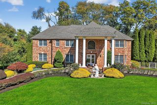 33 King Arthur Court, New City, NY 10956