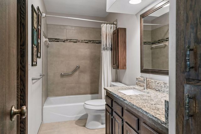 18208 Ginavale Lane, Eden Prairie, MN 55346
