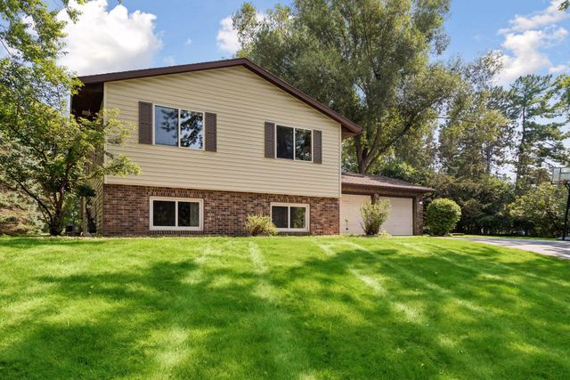 18208 Ginavale Lane, Eden Prairie, MN 55346