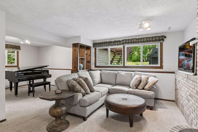 18208 Ginavale Lane, Eden Prairie, MN 55346
