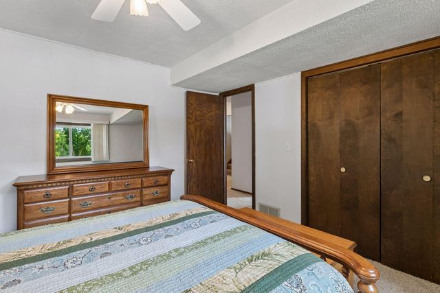 18208 Ginavale Lane, Eden Prairie, MN 55346