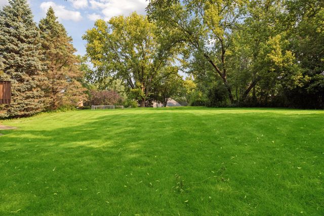 18208 Ginavale Lane, Eden Prairie, MN 55346