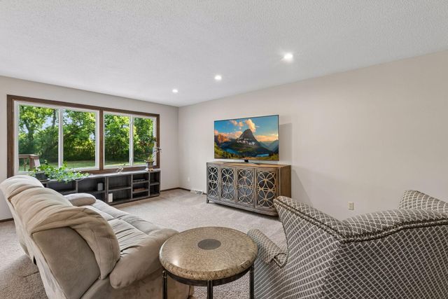 18208 Ginavale Lane, Eden Prairie, MN 55346