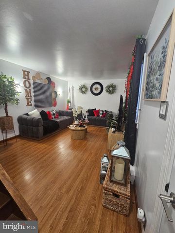 906 SUTTERS MILL LN, Temple, PA 19560