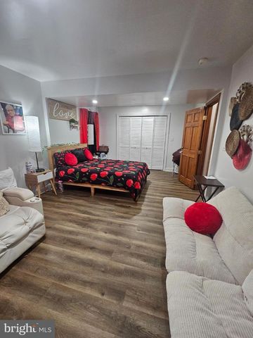 906 SUTTERS MILL LN, Temple, PA 19560