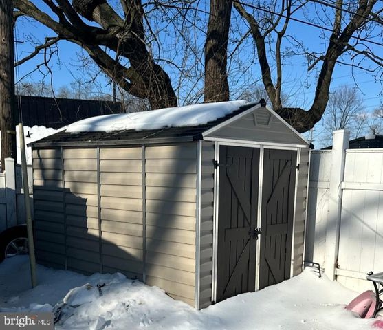 906 SUTTERS MILL LN, Temple, PA 19560