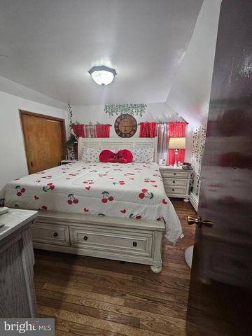 906 SUTTERS MILL LN, Temple, PA 19560