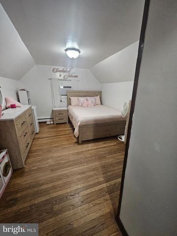 906 SUTTERS MILL LN, Temple, PA 19560