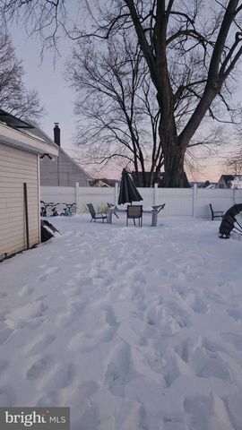 906 SUTTERS MILL LN, Temple, PA 19560