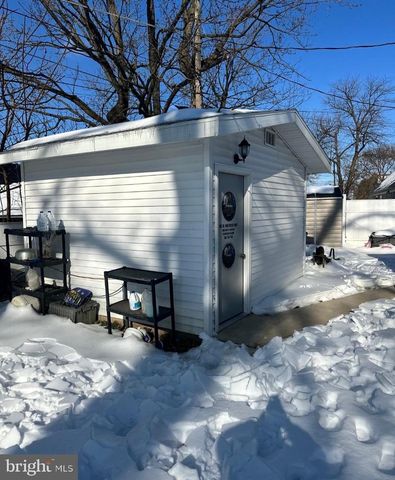 906 SUTTERS MILL LN, Temple, PA 19560