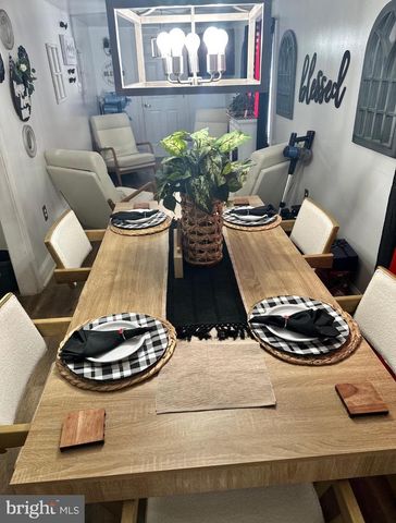 906 SUTTERS MILL LN, Temple, PA 19560