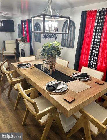 906 SUTTERS MILL LN, Temple, PA 19560