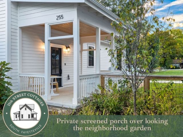 255 E 11th Street, Fayetteville, AR 72701