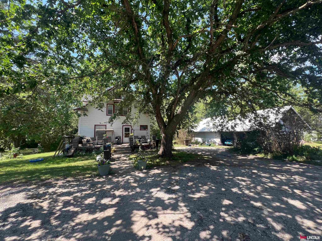 541 Chestnut Street, Hickman, NE 68372