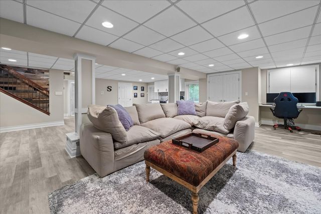 3390 Whirlaway Drive, Northbrook, IL 60062