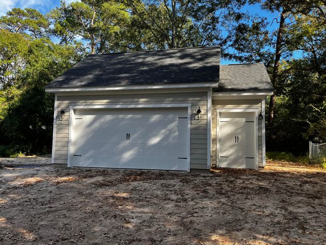 100 E Carolina Avenue, Summerville, SC 29483