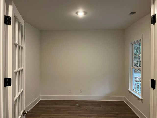 100 E Carolina Avenue, Summerville, SC 29483