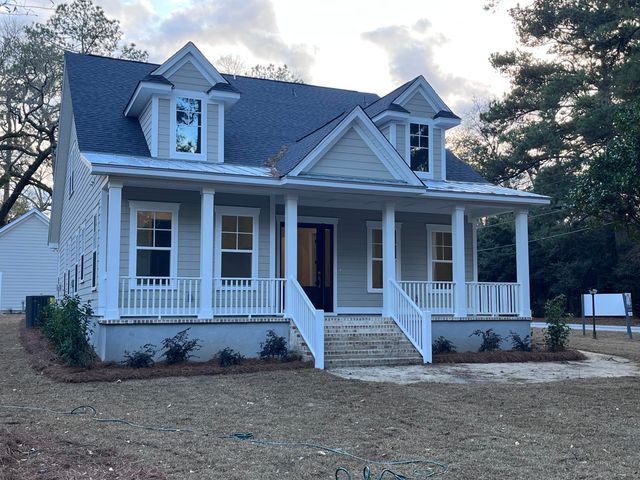 100 E Carolina Avenue, Summerville, SC 29483