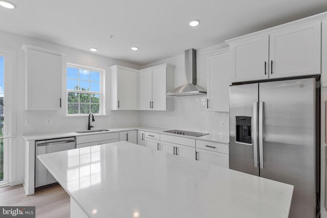 5721 HOWARD DR, Glen Burnie, MD 21061